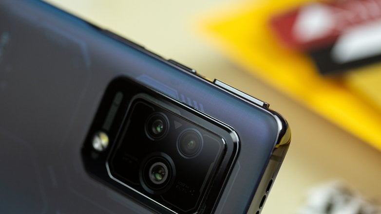 Les gâchettes rétractables du Black Shark 5 Pro sont très bien conçues Black Shark 5 Pro gachettes retractables