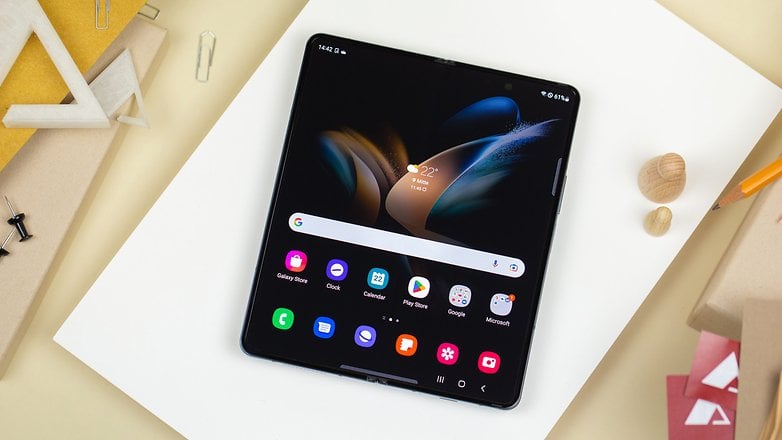 L'écran Amoled déplié du Galaxy Z Fold 4 a une diagonale de 7,6 pouces, comme sur l'ancien modèle Samsung Galaxy Z Fold 4 test